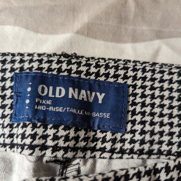 Old Navy Ankle Length Pants - Picture 5 of 7